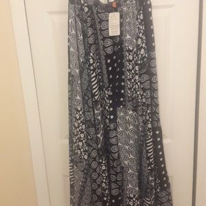 Womans size XL extremely flowy skirt